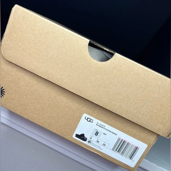 Women’s Uggs - Picture 4 of 8